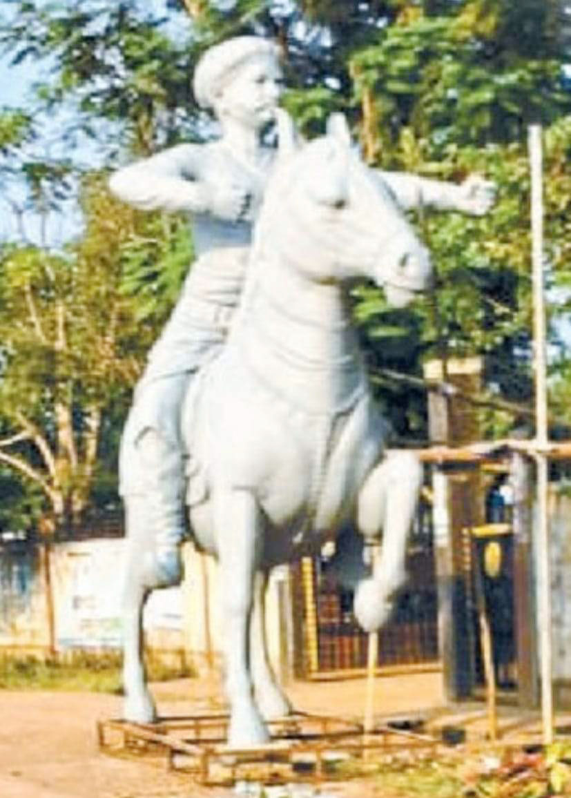 बेमेतरा: 7 चौराहों पर महापुरुषों की प्रतिमाएं लगाई जानी हैं, जो 6 माह से खा रही हैं धूल