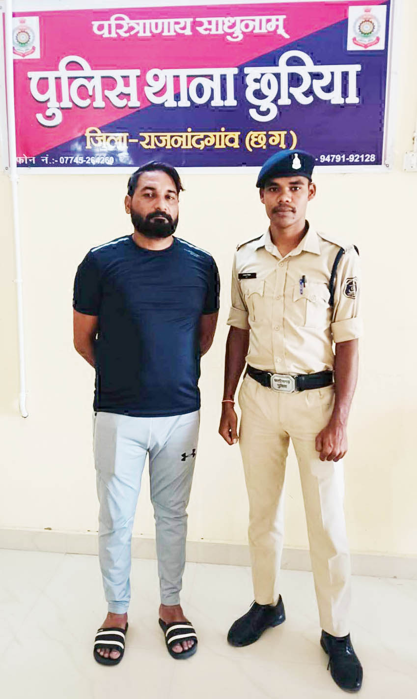 शराब कोचिया रायपुर से गिरफ्तार शराब कोचिया रायपुर से गिरफ्तार