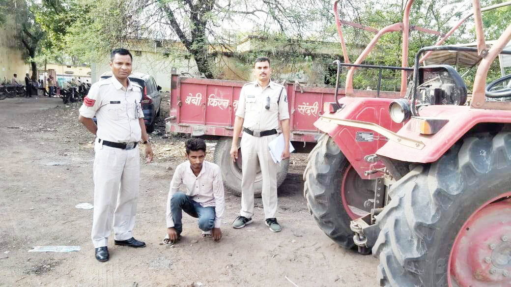 ट्रैक्टर सर्विसिंग सेंटर के बाहर खड़ी ट्रैक्टर-ट्रॉली की चोरी ट्रैक्टर सर्विसिंग सेंटर के बाहर खड़ी ट्रैक्टर-ट्रॉली की चोरी