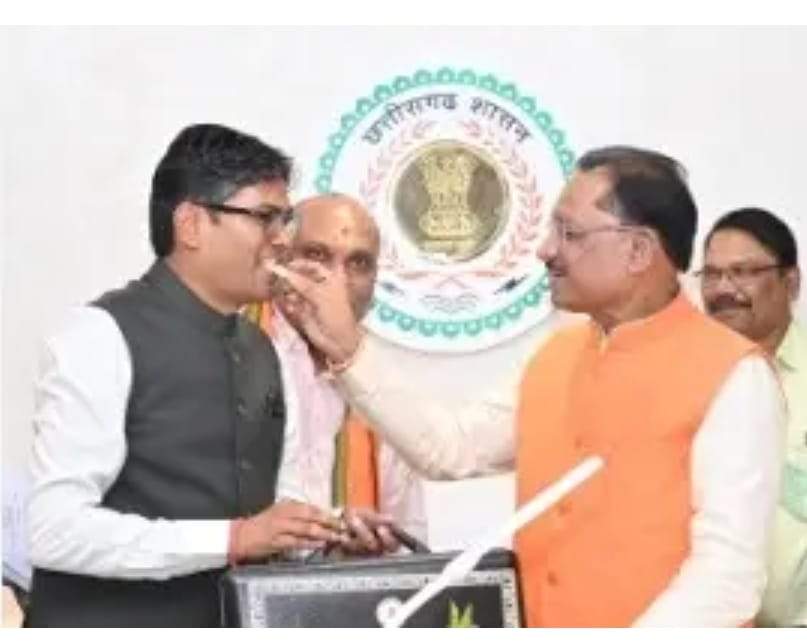 ओपी को जन्मदिन की बधाई देने तांता ओपी को जन्मदिन की बधाई देने तांता
