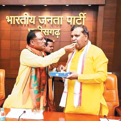 सीएम ने शिवरतन  को दी बधाई