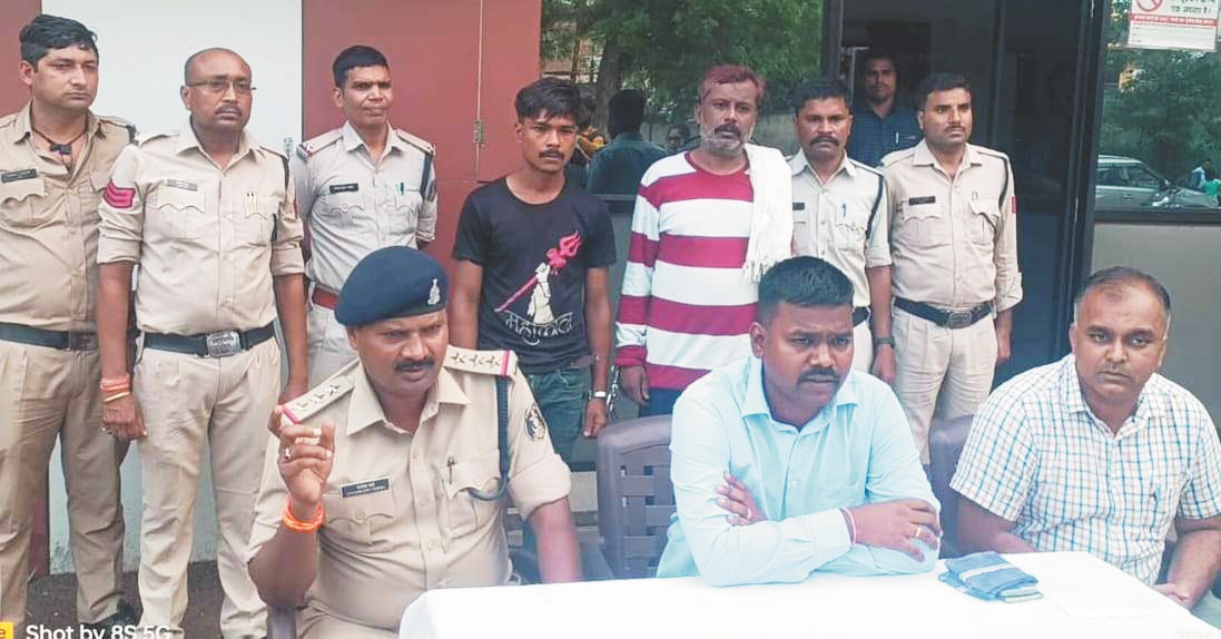 लूट की झूठी कहानी गढ़ी, 3 गिरफ्तार, एक फरार