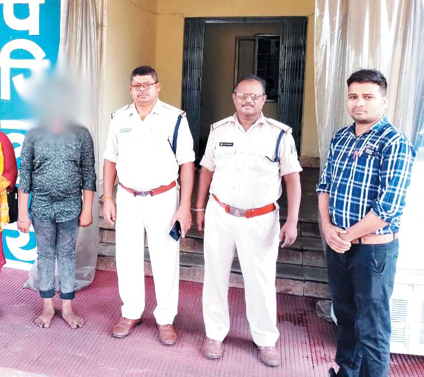 गुम हुए बालक को परिजनों के सुपुर्द कर लौटाई खुशियां गुम हुए बालक को परिजनों के सुपुर्द कर लौटाई खुशियां