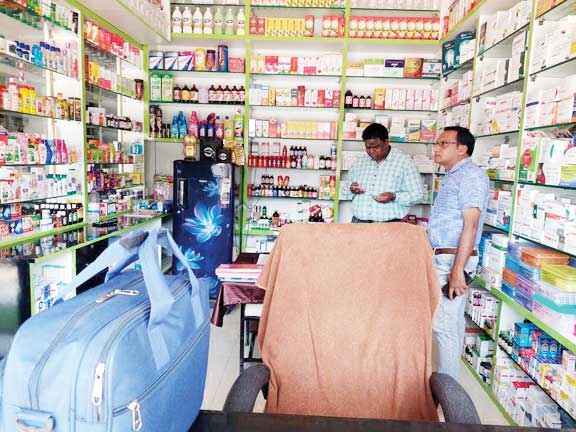 शिवांश मेडिकोज का ड्रग लाइसेंस 7 दिन के लिए निलंबित