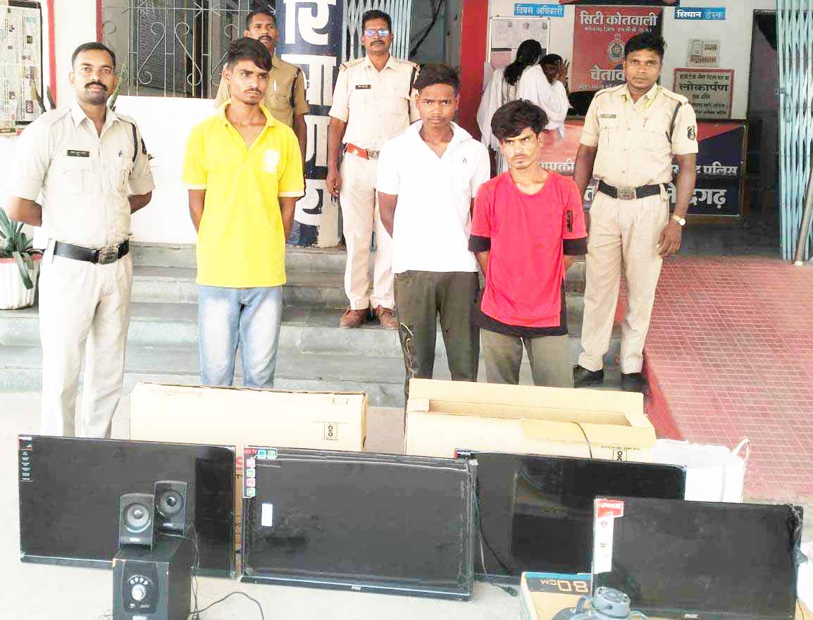 इलेक्ट्रॉनिक गोदाम में चोरी, 3 आरोपी गिरफ्तार