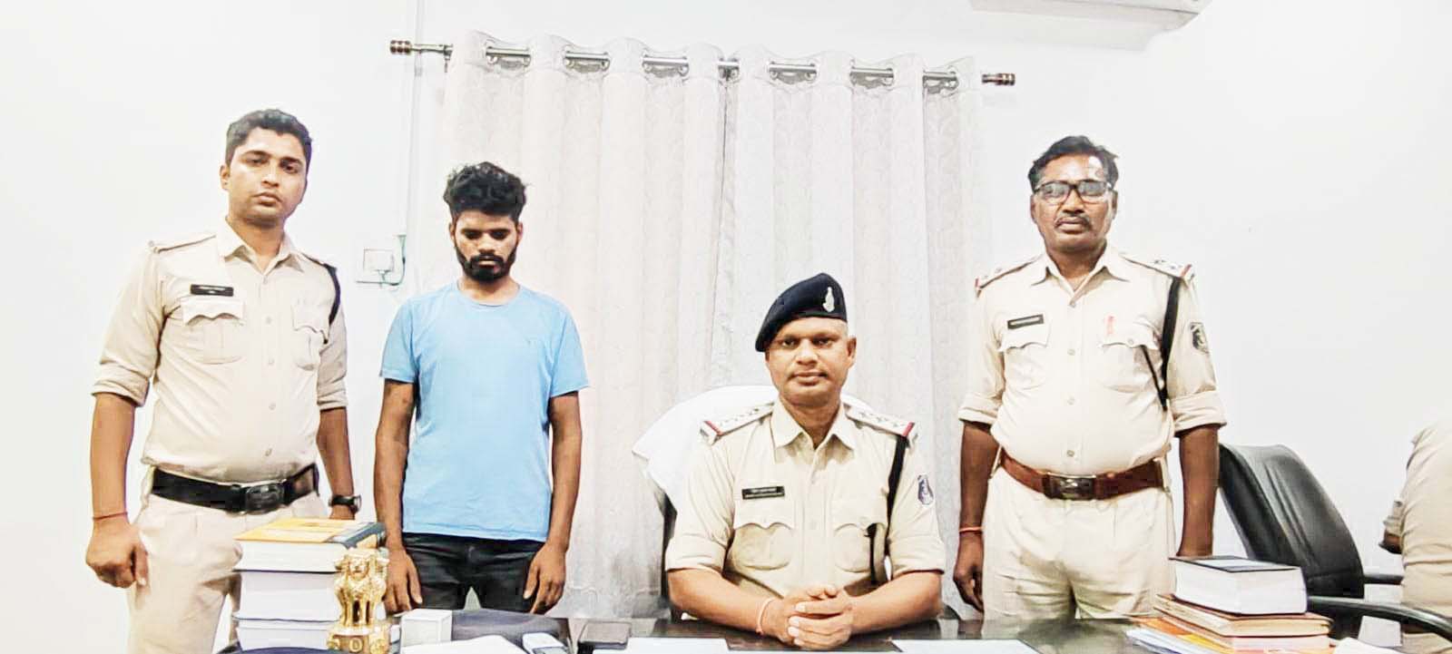 नाबालिग को भगा ले जाने वाला युवक गिरफ्तार नाबालिग को भगा ले जाने वाला युवक गिरफ्तार