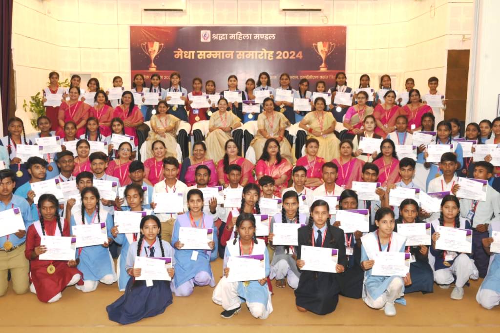 10वीं-12वीं के टॉपर सरकारी स्कूलों के 80 से अधिक छात्र-छात्रा सम्मानित 