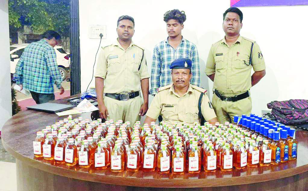 स्कूटी पर अवैध शराब का परिवहन, गिरफ्तार स्कूटी पर अवैध शराब का परिवहन, गिरफ्तार