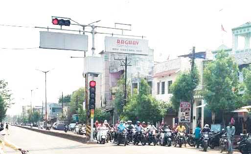 गंज चौक और चिखली में ट्रैफिक सिग्नल शुरू