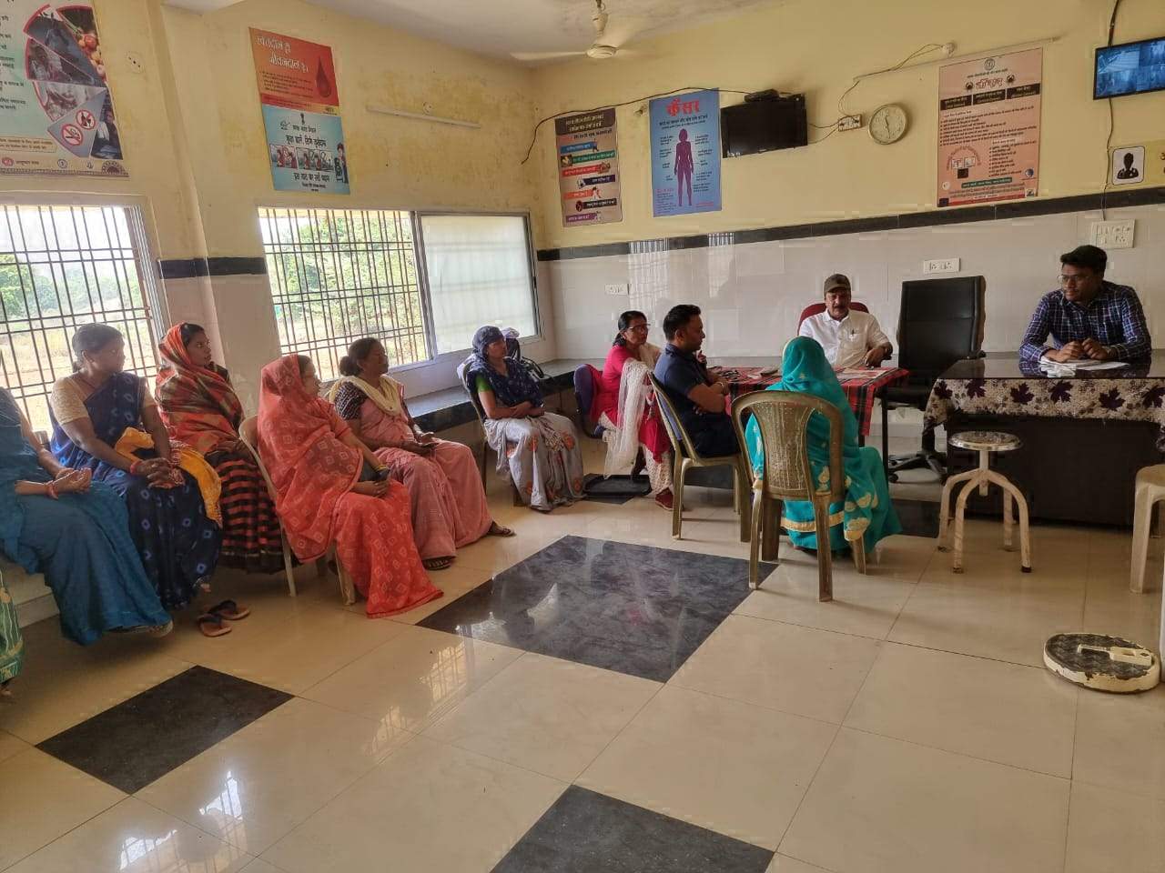 पीएचसी नवानगर में जमीन पर प्रसव, स्टाफ नर्स निलंबित, बीएमओ और संस्था प्रभारी को नोटिस पीएचसी नवानगर में जमीन पर प्रसव, स्टाफ नर्स निलंबित, बीएमओ और संस्था प्रभारी को नोटिस