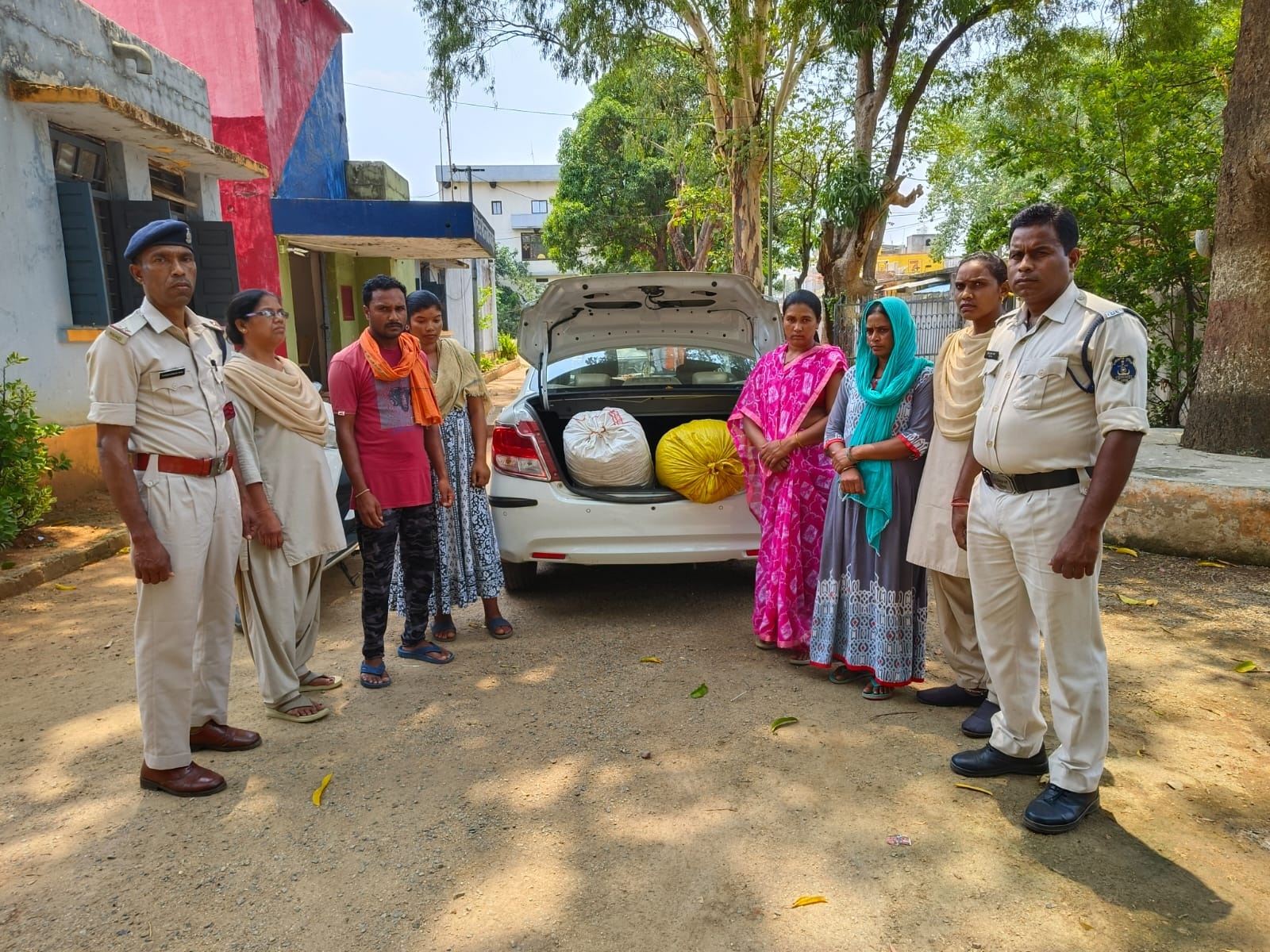 4 लाख का गांजा जब्त, 3 महिला समेत 4 गिरफ्तार, चालक फरार