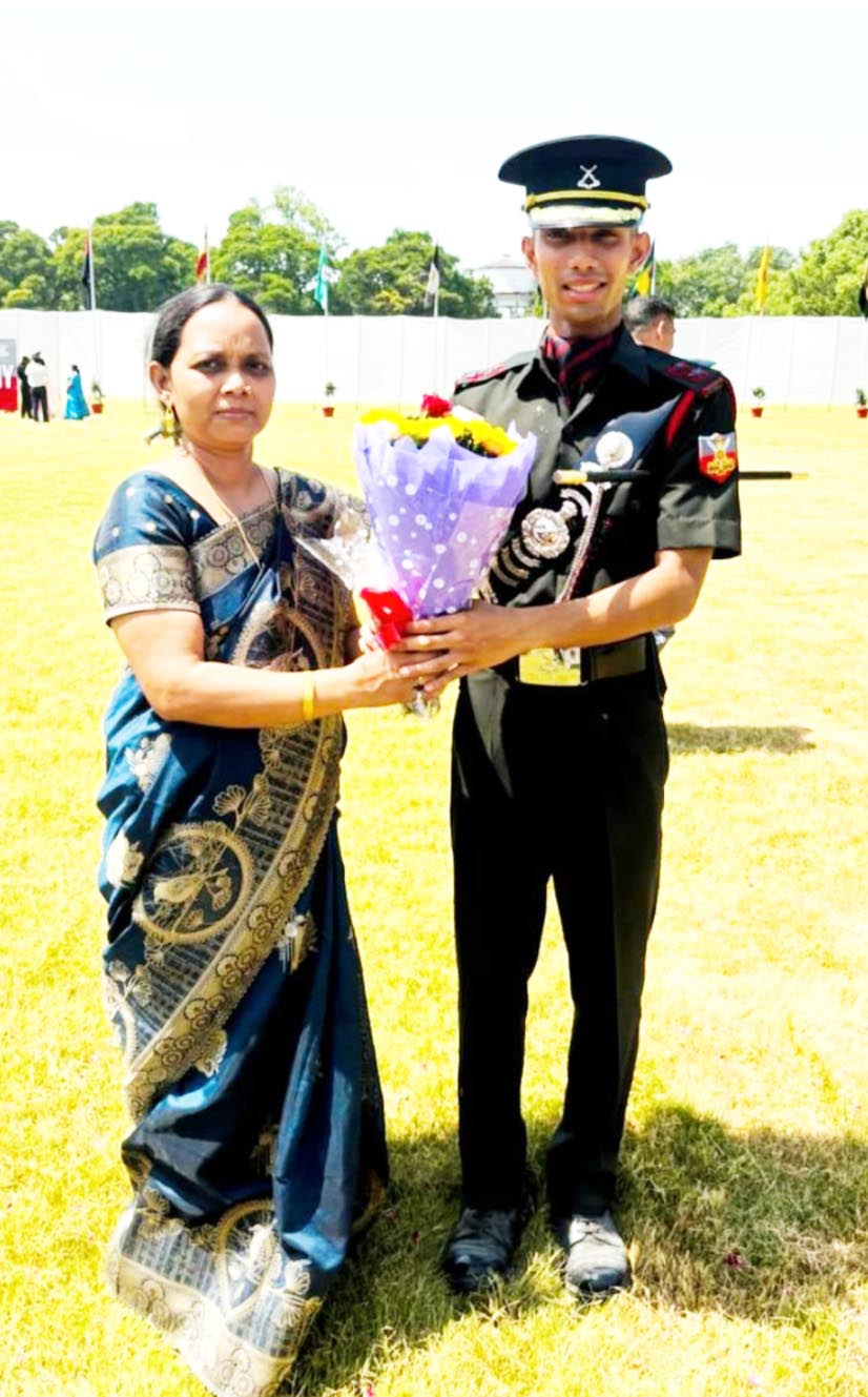 महासमुंद-तोषगांव के नीलेश का थल सेना में लेफ्टिनेंट के पद पर चयन महासमुंद-तोषगांव के नीलेश का थल सेना में लेफ्टिनेंट के पद पर चयन
