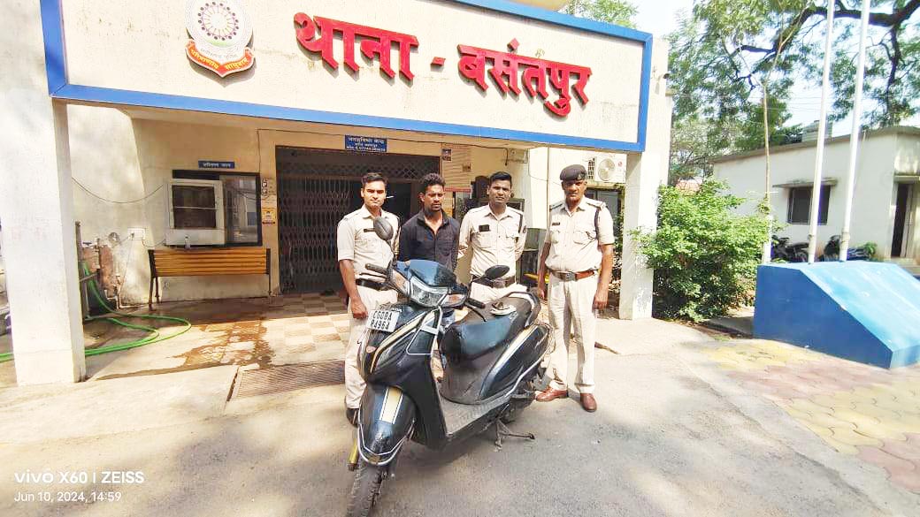 ई-रिक्शा चालक से लूट करने वाले गिरफ्तार ई-रिक्शा चालक से लूट करने वाले गिरफ्तार