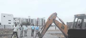 देवपुरी के 7 एकड़ में अवैध प्लाटिंग पर बुलडोजर देवपुरी के 7 एकड़ में अवैध प्लाटिंग पर बुलडोजर