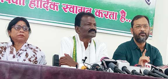 कांग्रेस ने ईवीएम पर फोड़ा हार का ठीकरा कांग्रेस ने ईवीएम पर फोड़ा हार का ठीकरा