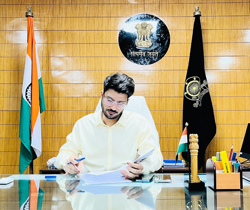 जिले के नये कलेक्टर दीपक सोनी ने संभाला पदभार