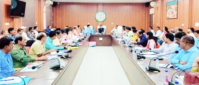 कलेक्टर ने ली साप्ताहिक समय-सीमा की बैठक