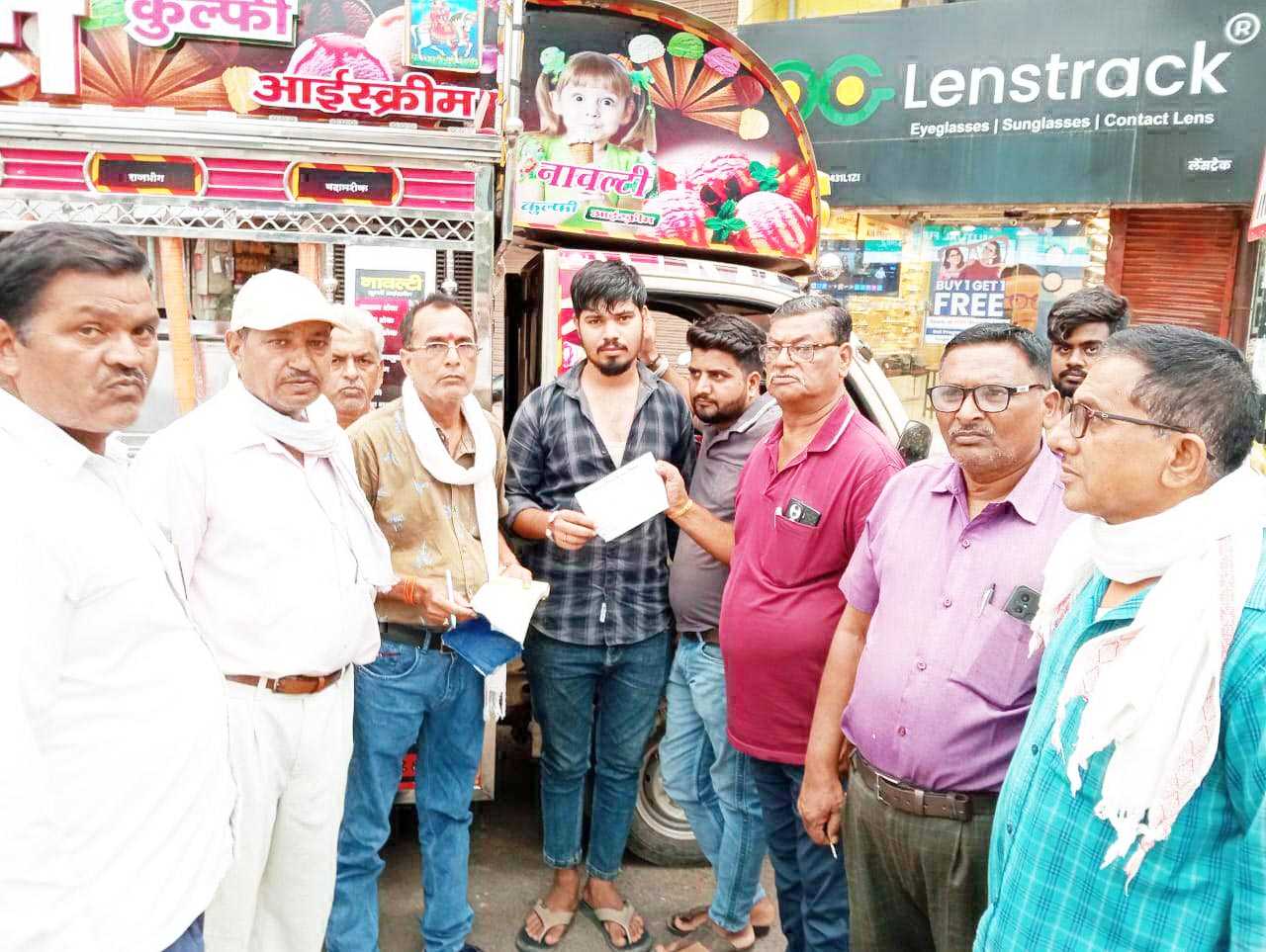 अवैध रूप से सडक़ पर ठेला लगाने वालों पर चालानी कार्रवाई अवैध रूप से सडक़ पर ठेला लगाने वालों पर चालानी कार्रवाई