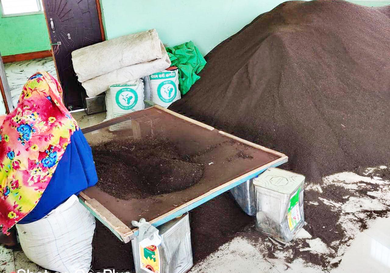 एसएलआरएम सेन्टर में बन रहा जैविक खाद एसएलआरएम सेन्टर में बन रहा जैविक खाद