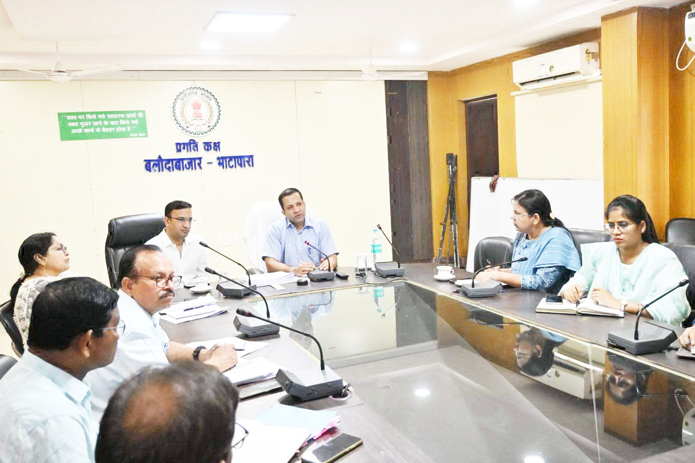 बरसात से पहले अप्रारंभ निर्माण कार्य शुरू कराएं-प्रभारी सचिव