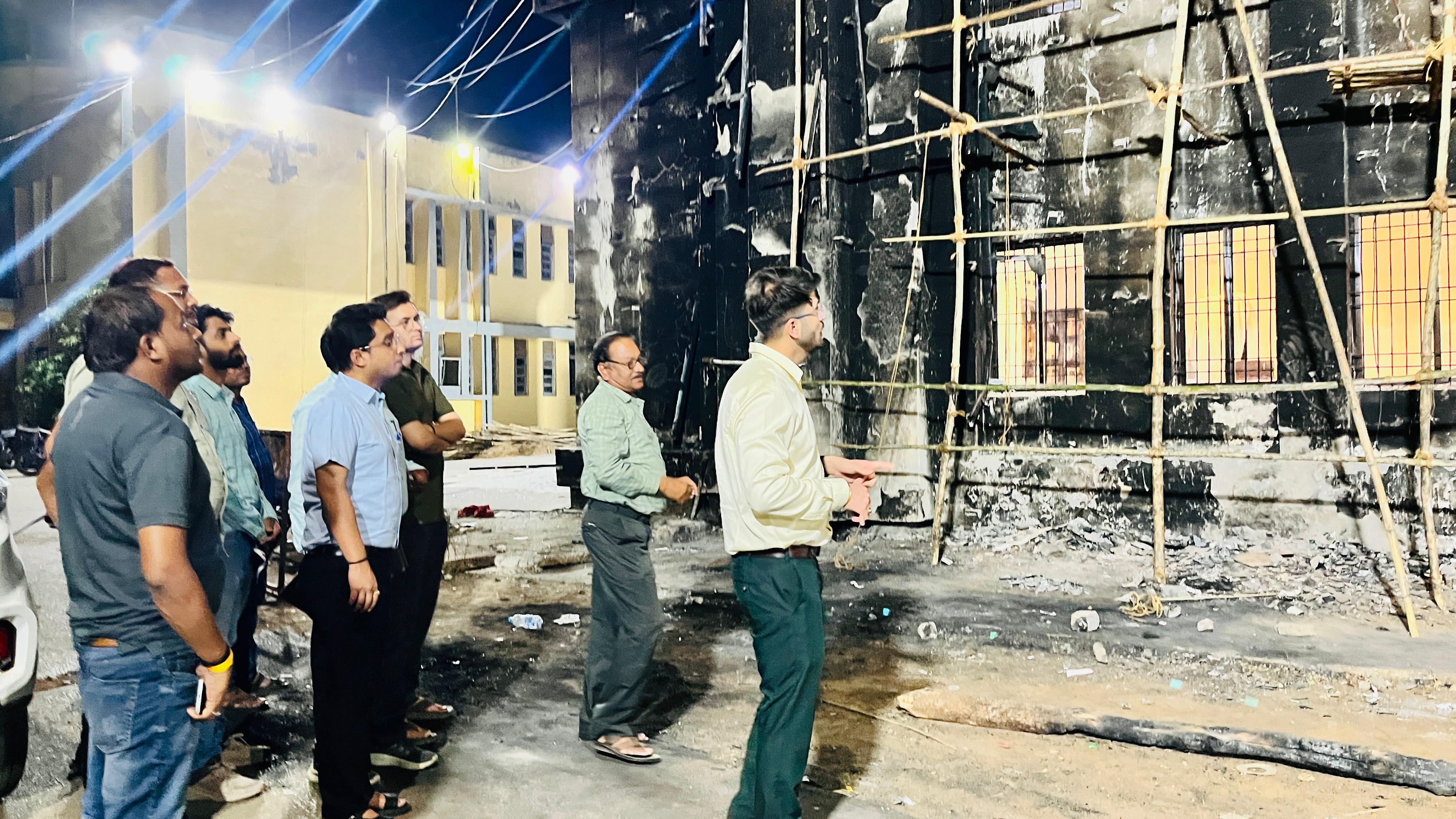 रेस्टोरेशन कार्य का जायजा लेने देर रात कलेक्टोरेट पहुंचे कलेक्टर-एसपी रेस्टोरेशन कार्य का जायजा लेने देर रात कलेक्टोरेट पहुंचे कलेक्टर-एसपी