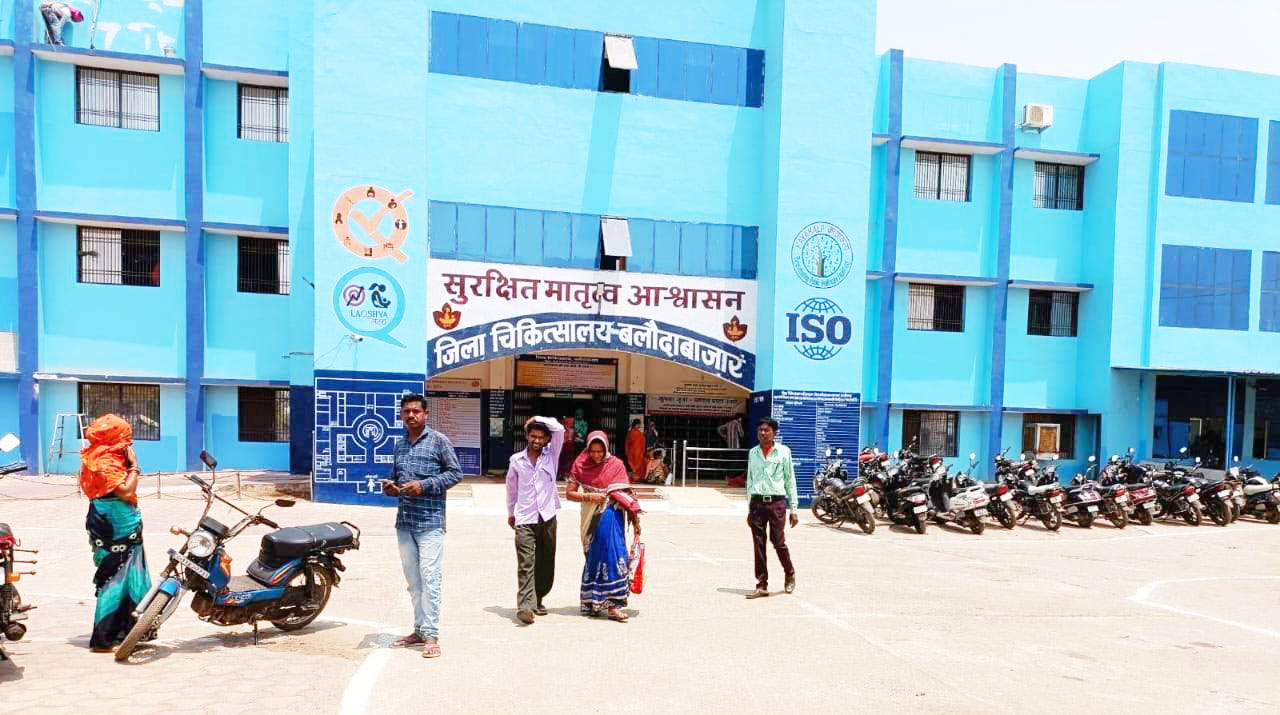 विश्व रक्तदाता दिवस पर जिला अस्पताल में रक्तदान शिविर