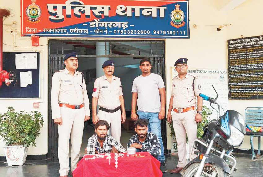 दो माह से सूने मकानों में चोरी करने वाले 2 पकड़ाए दो माह से सूने मकानों में चोरी करने वाले 2 पकड़ाए