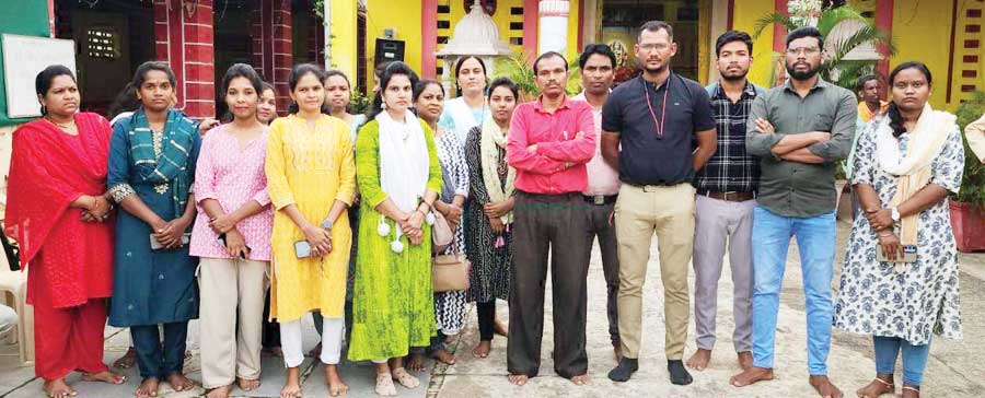 एकलव्य अतिथि शिक्षकों ने सांसद कश्यप से की मुलाकात, ज्ञापन सौंप कर अवगत कराया बेरोजगार होने की समस्या से