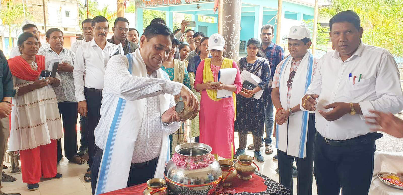गोजी पंचायत में जल-पर्यावरण संरक्षण का काम देख केंद्रीय टीम खुश गोजी पंचायत में जल-पर्यावरण संरक्षण का काम देख केंद्रीय टीम खुश