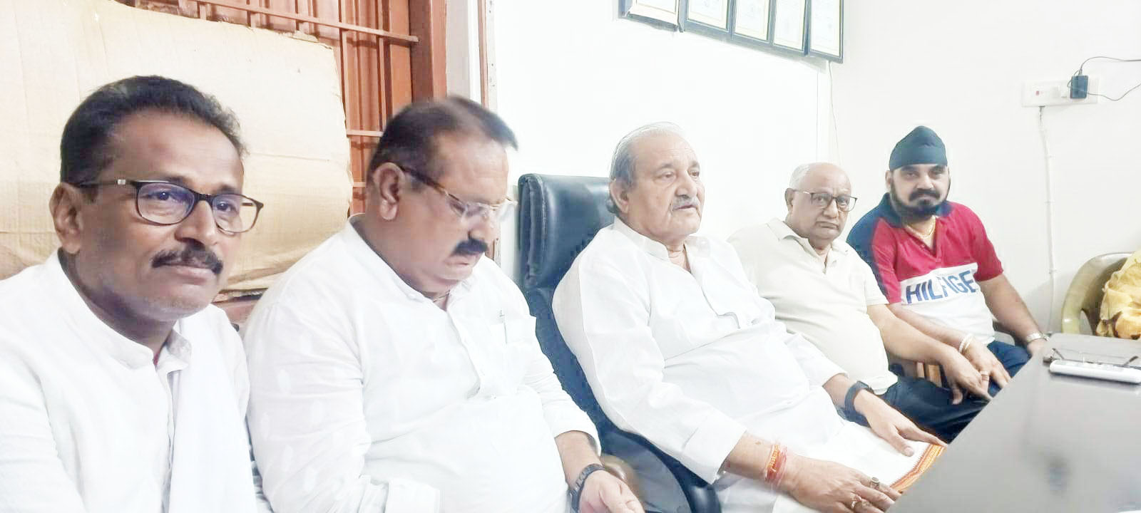 महानदी में चेन माउंटेड तले युवक की मौत, भडक़े पूर्व पीसीसी चीफ महानदी में चेन माउंटेड तले युवक की मौत, भडक़े पूर्व पीसीसी चीफ