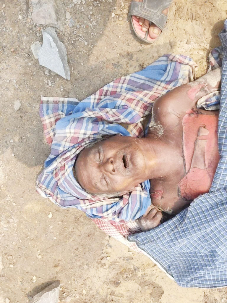 ट्रेलर से दबकर बुजुर्ग की मौत, ग्रामीणों ने खदान बंद कर किया चक्काजाम ट्रेलर से दबकर बुजुर्ग की मौत, ग्रामीणों ने खदान बंद कर किया चक्काजाम