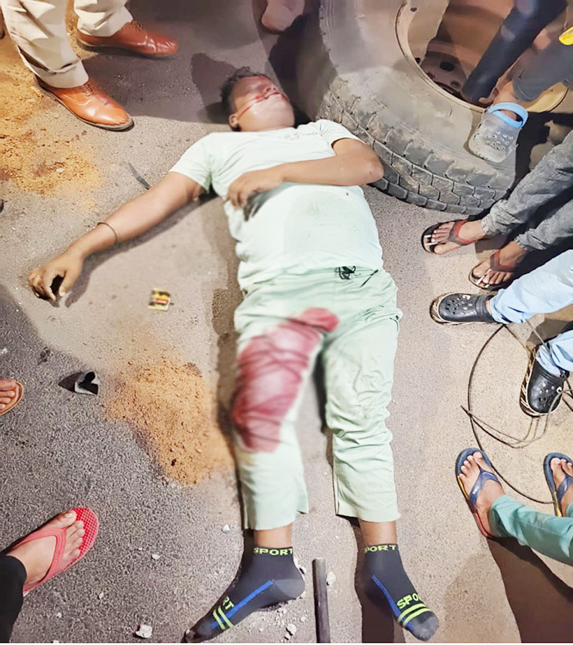 हाइवा की चपेट में आने से बाइक सवार की मौत हाइवा की चपेट में आने से बाइक सवार की मौत