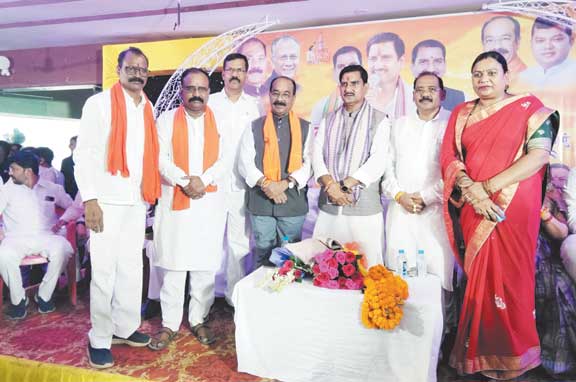 केन्द्रीय मंत्री तोखन साहू का साहू समाज ने किया सम्मान केन्द्रीय मंत्री तोखन साहू का साहू समाज ने किया सम्मान