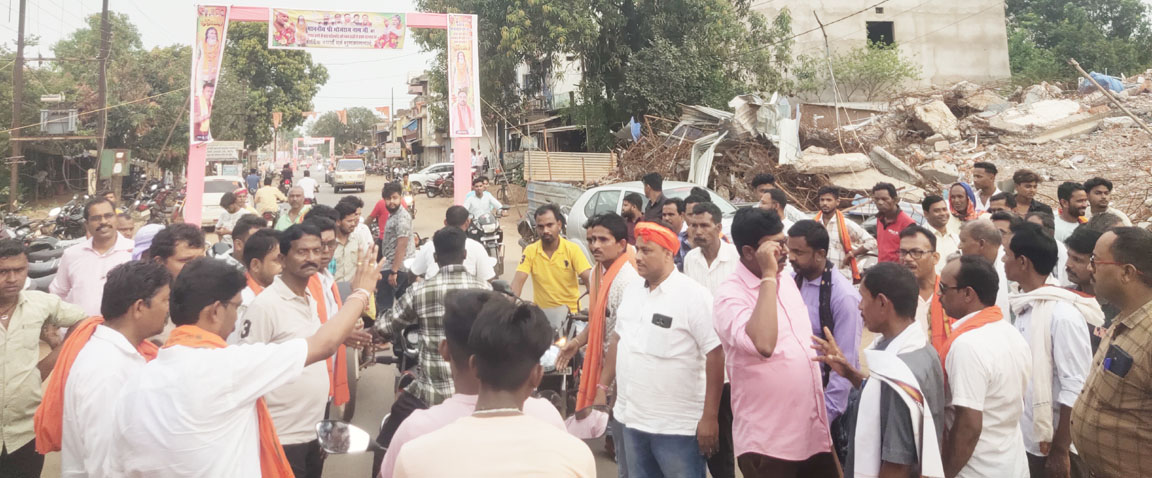  नवनिर्वाचित भाजपा सांसद भोजराज नाग के पहले दौरे में ही गुटबाजी सामने आई