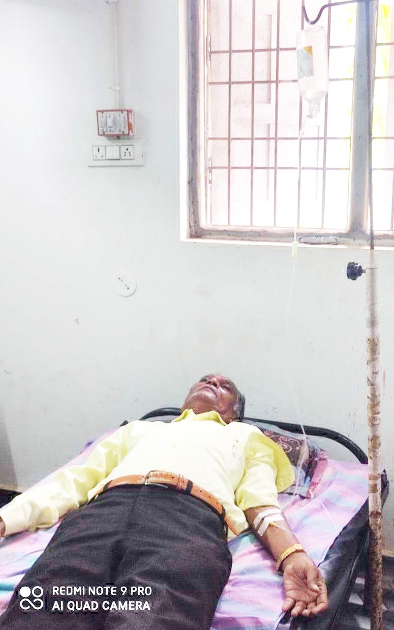 कुलपति को हटाने की मांग को लेकर धरने पर बैठे यादव की तबीयत बिगड़ी