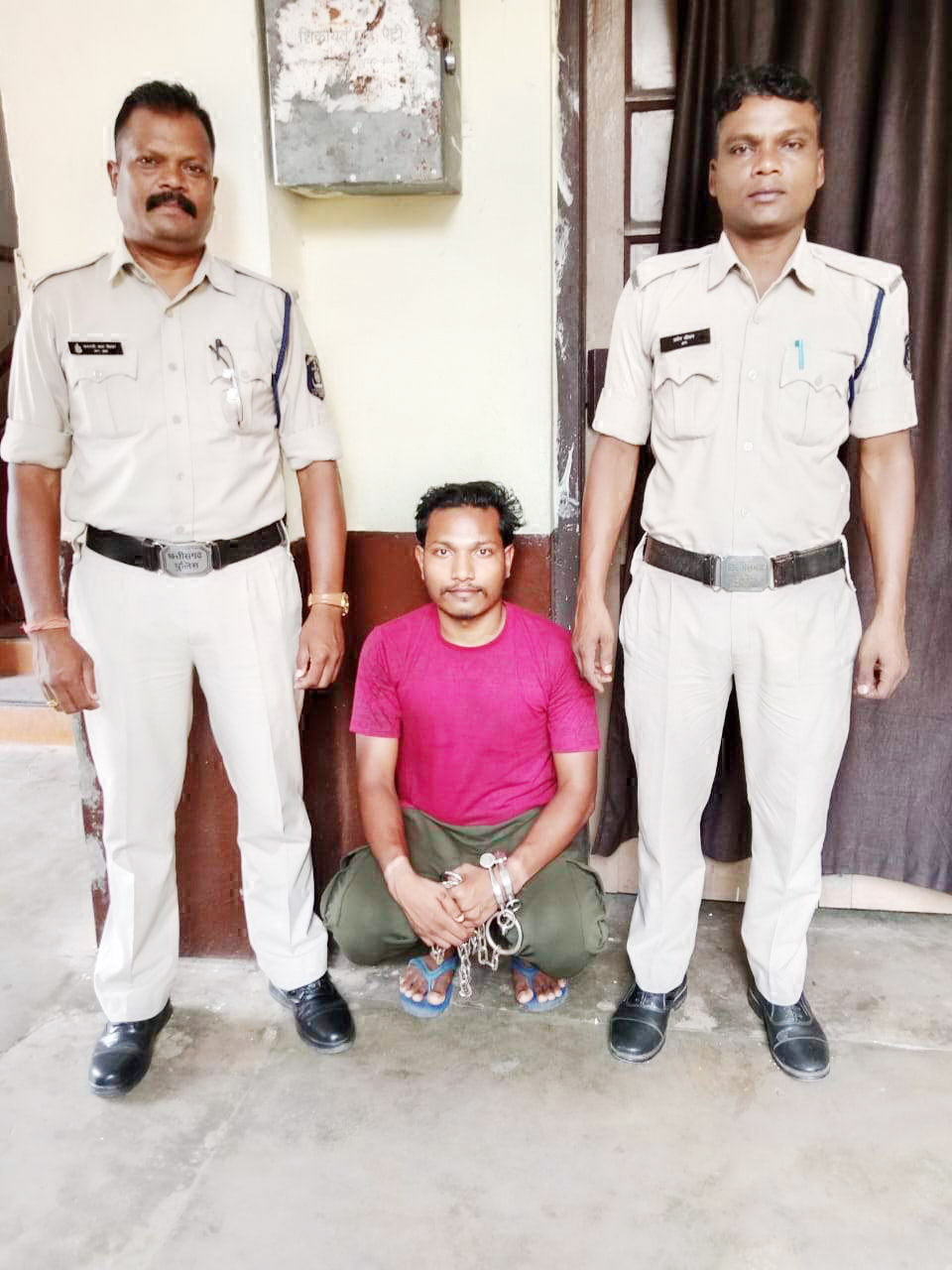 फरार होने की फिराक में छिप रहा रेप आरोपी बंदी फरार होने की फिराक में छिप रहा रेप आरोपी बंदी