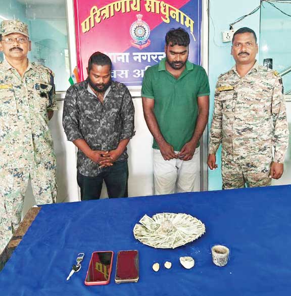 सूने घरों में चोरी करने वाले 2 और पकड़ाए, लाखों के जेवर बरामद सूने घरों में चोरी करने वाले 2 और पकड़ाए, लाखों के जेवर बरामद