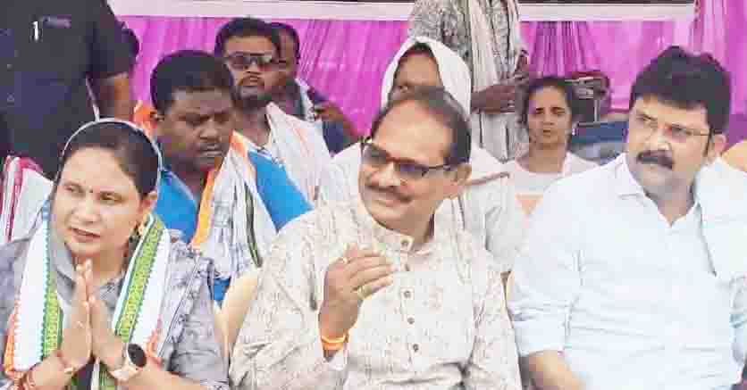 बलौदाबाजार हिंसा के विरोध में कांग्रेस का धरना, साय सरकार पर लगाए गंभीर आरोप बलौदाबाजार हिंसा के विरोध में कांग्रेस का धरना, साय सरकार पर लगाए गंभीर आरोप