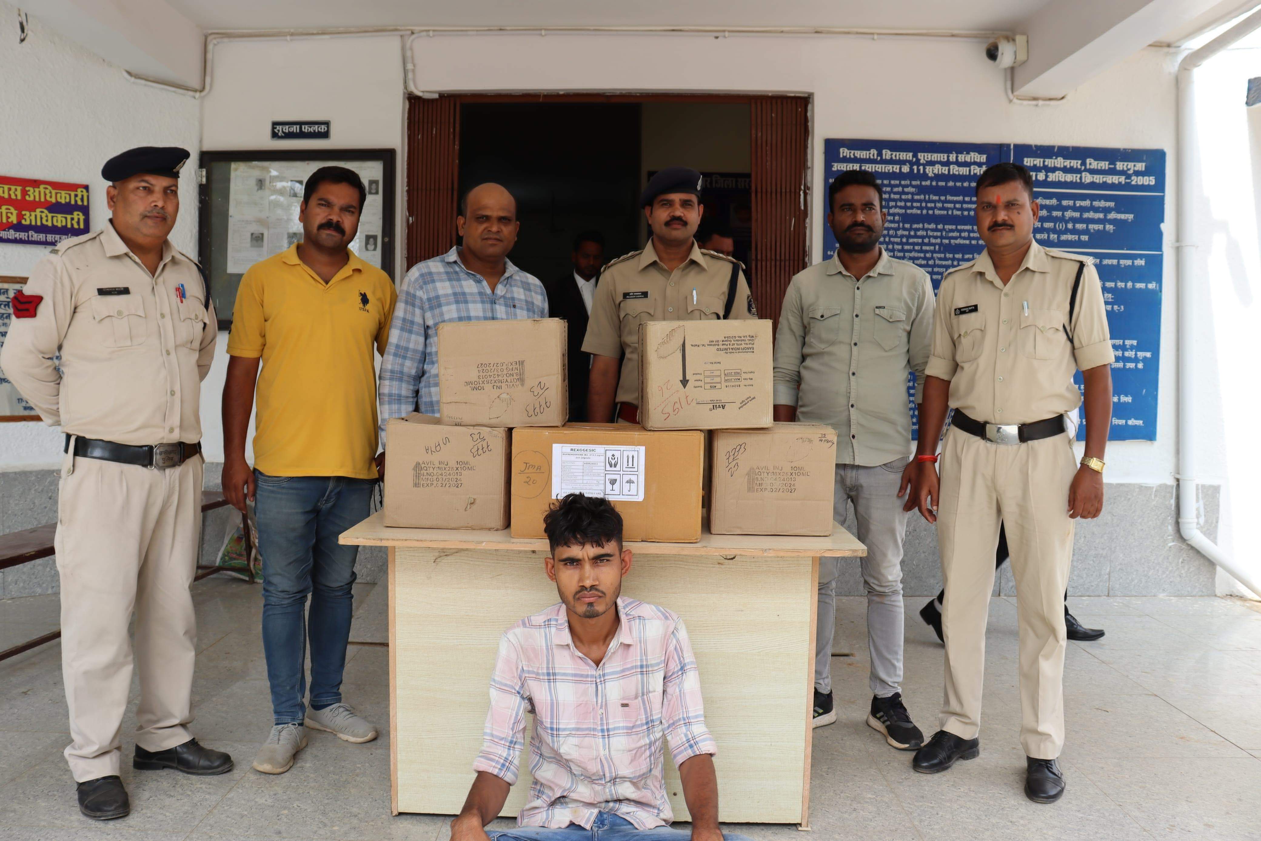 10 लाख की नशीली इंजेक्शन संग झारखण्ड का तस्कर गिरफ्तार 10 लाख की नशीली इंजेक्शन संग झारखण्ड का तस्कर गिरफ्तार