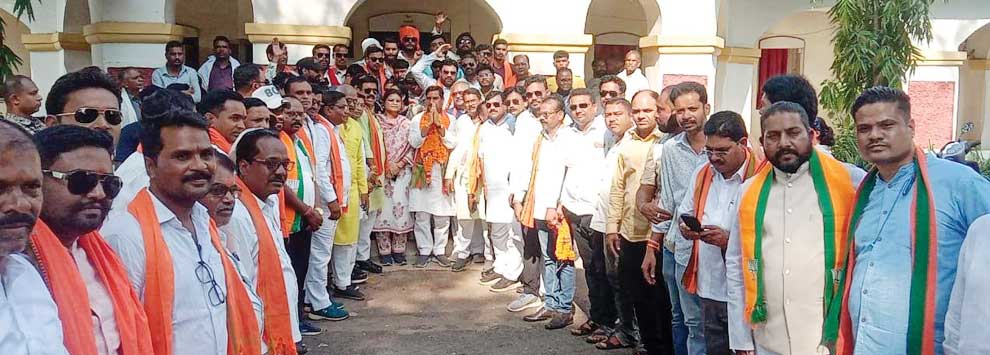 केंद्रीय राज्य मंत्री तोखन साहू का स्वागत केंद्रीय राज्य मंत्री तोखन साहू का स्वागत