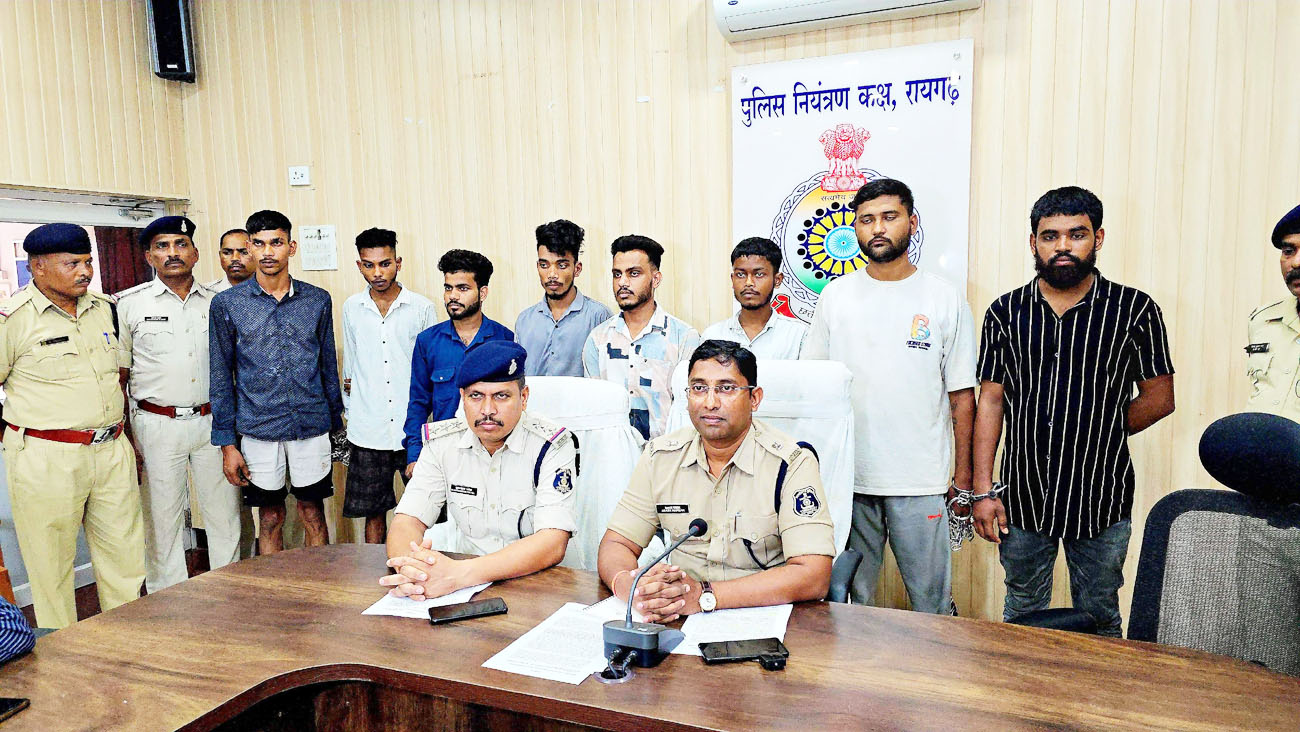 झगड़ा-मारपीट का वीडियो फैला, 8 गिरफ्तार झगड़ा-मारपीट का वीडियो फैला, 8 गिरफ्तार