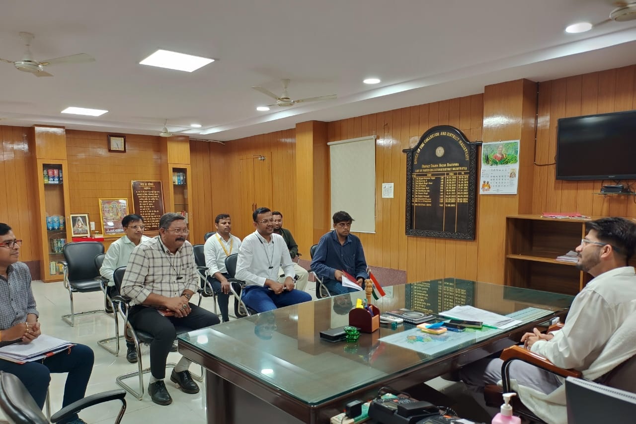 कलेक्टर ने ली टेलीकॉम ऑपरेटरों की बैठक, कलेक्टर ने ली टेलीकॉम ऑपरेटरों की बैठक,