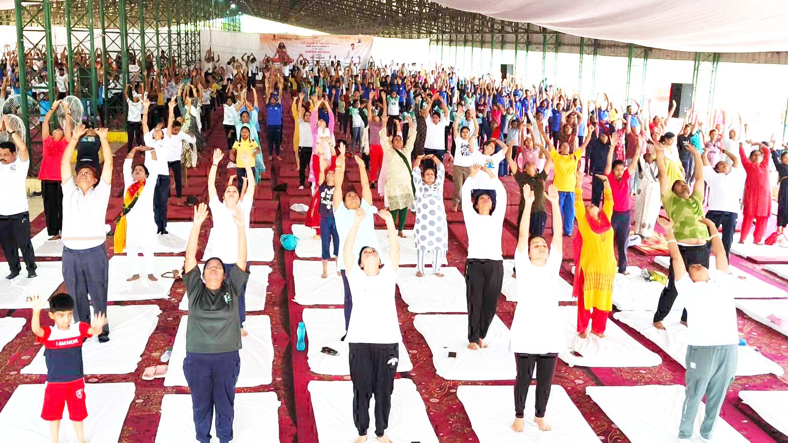योग कर दिया निरोग रहने का संदेश