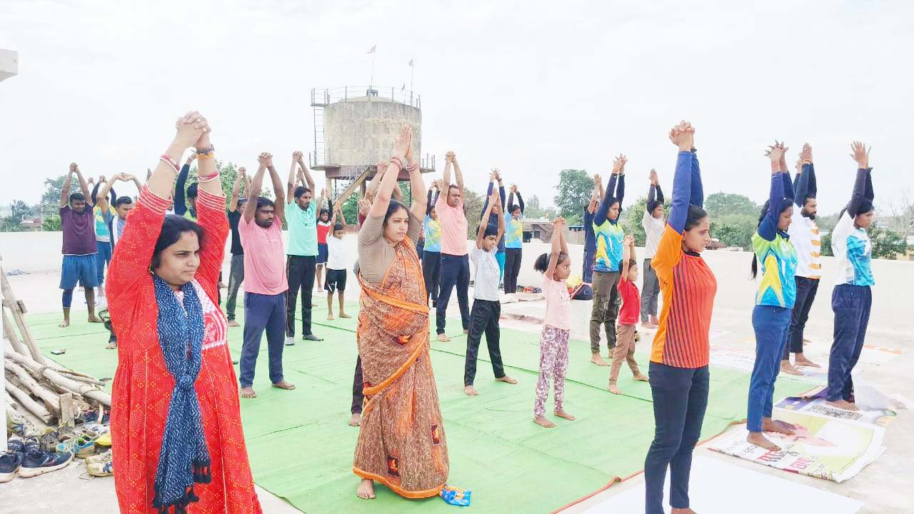 शांतिवन प्रखर वेलफेयर फाउंडेशन सोसाइटी ने किया योग शांतिवन प्रखर वेलफेयर फाउंडेशन सोसाइटी ने किया योग