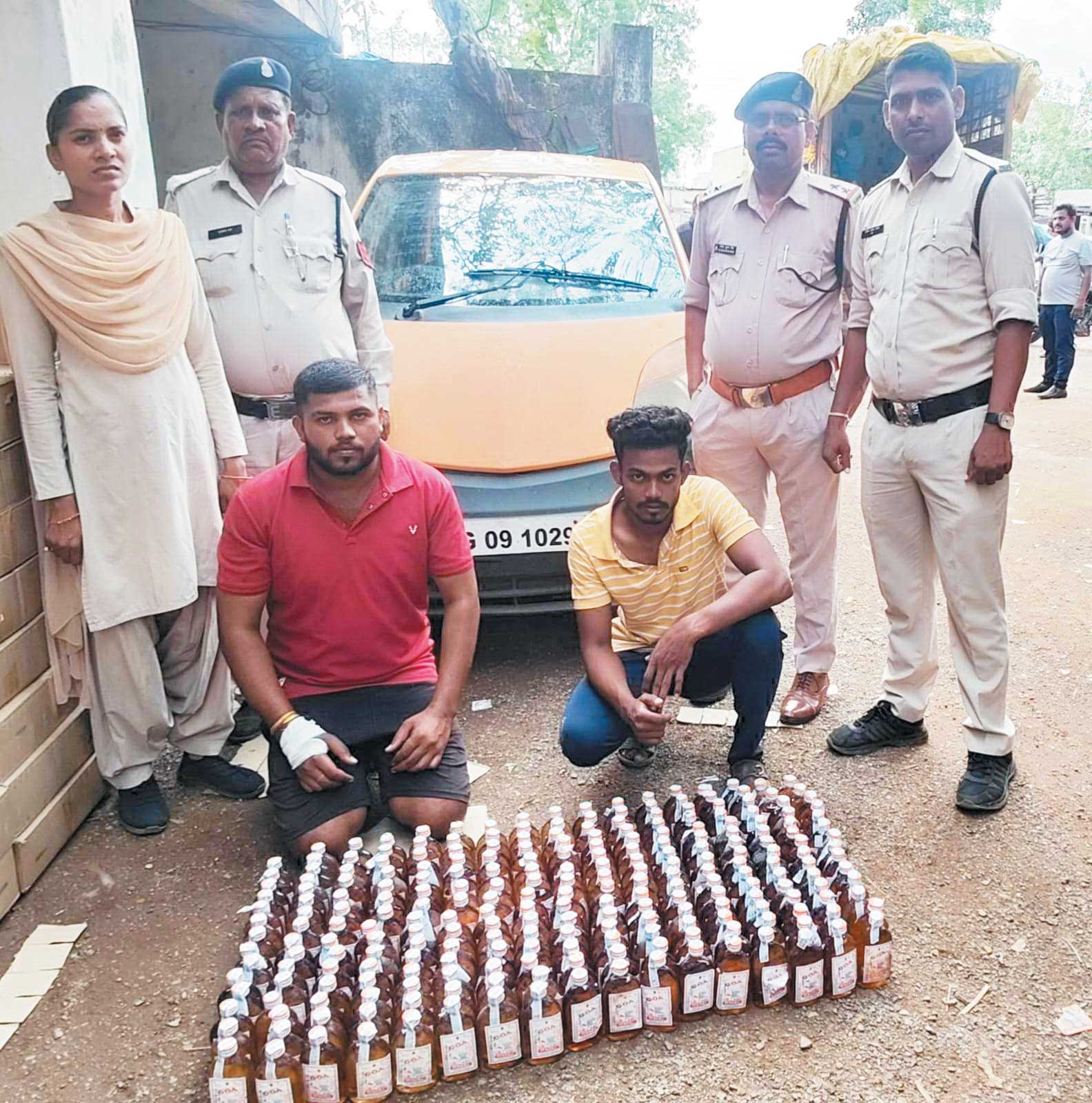 एमपी की विदेशी मदिरा, कार समेत 2 बंदी एमपी की विदेशी मदिरा, कार समेत 2 बंदी