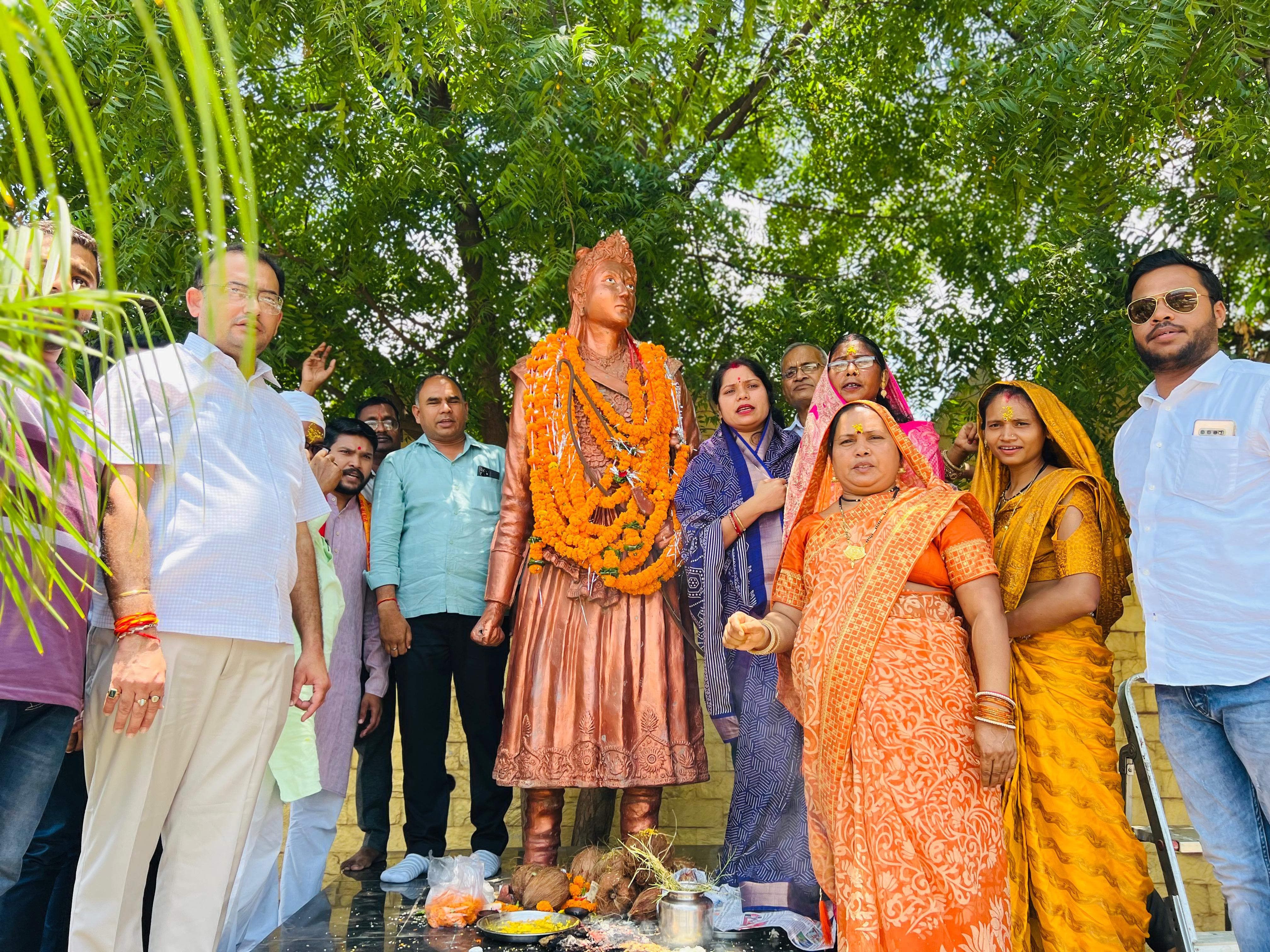 पूर्व विधायक सहित भाजपाइयों ने रानी दुर्गावती के बलिदान दिवस पर किया माल्यार्पण