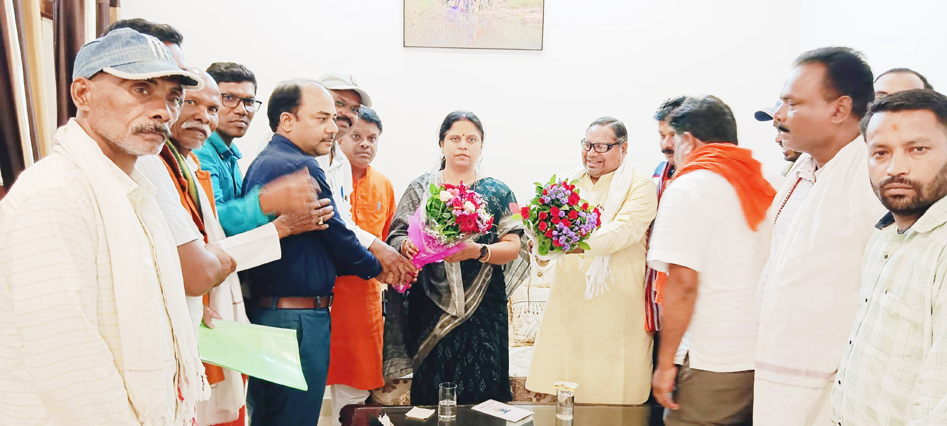 सांसद रूप कुमारी से मिले ग्रामीण, गौरव पथ निर्माण, वीर शहीद ग्राम रोड नामकरण की रखी मांग सांसद रूप कुमारी से मिले ग्रामीण, गौरव पथ निर्माण, वीर शहीद ग्राम रोड नामकरण की रखी मांग
