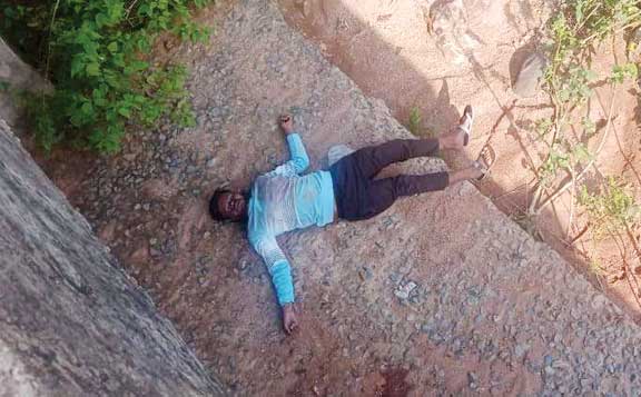 पुल पर सोया था युवक, गिरने से  मौत