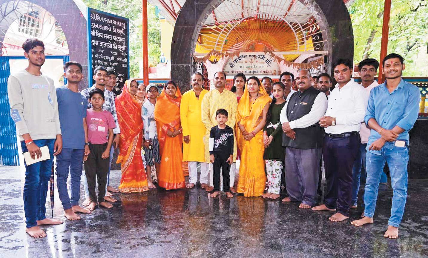 श्री वल्लभाचार्य व श्री चम्पेश्वर नाथ महादेव को दिया श्री शिव महापुराण का आमंत्रण श्री वल्लभाचार्य व श्री चम्पेश्वर नाथ महादेव को दिया श्री शिव महापुराण का आमंत्रण