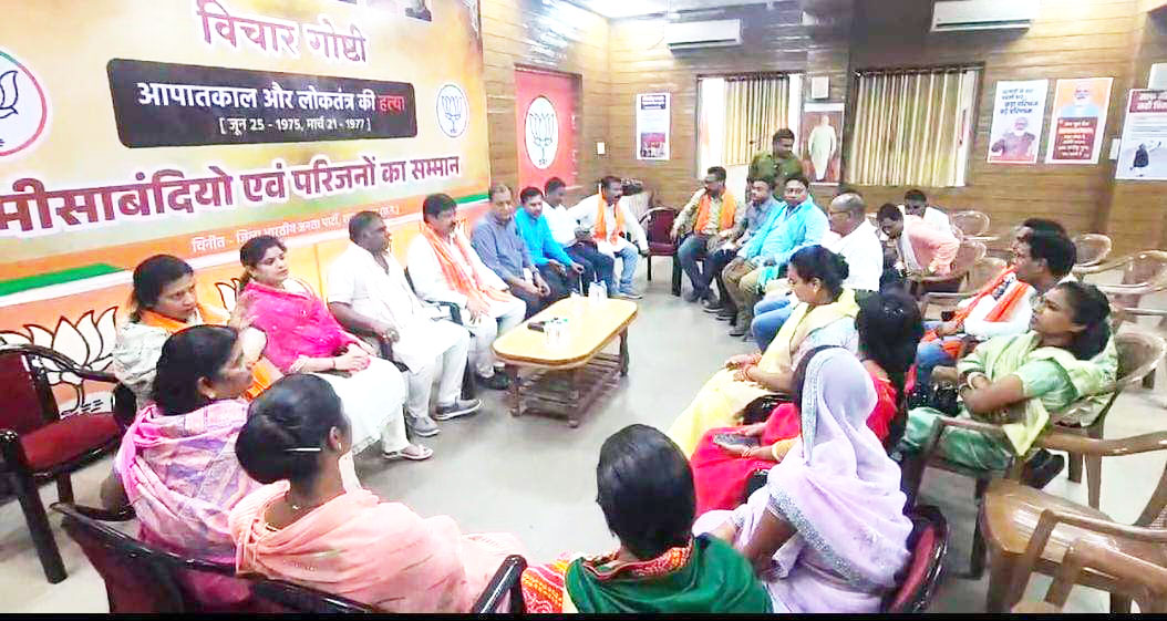 निगम के 15 पार्षदों ने नेता प्रतिपक्ष के खिलाफ खोला मोर्चा